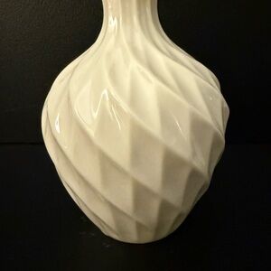 Lenox  Swirl Bud  Vase  - 6 inches tall